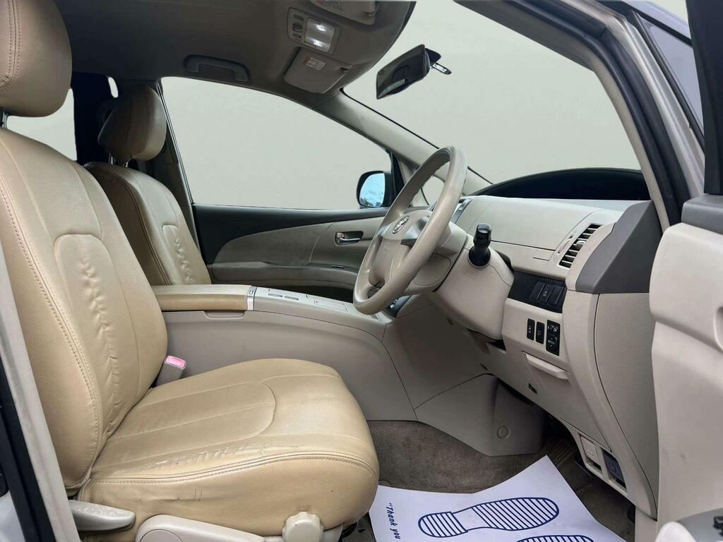 Toyota Estima #28
