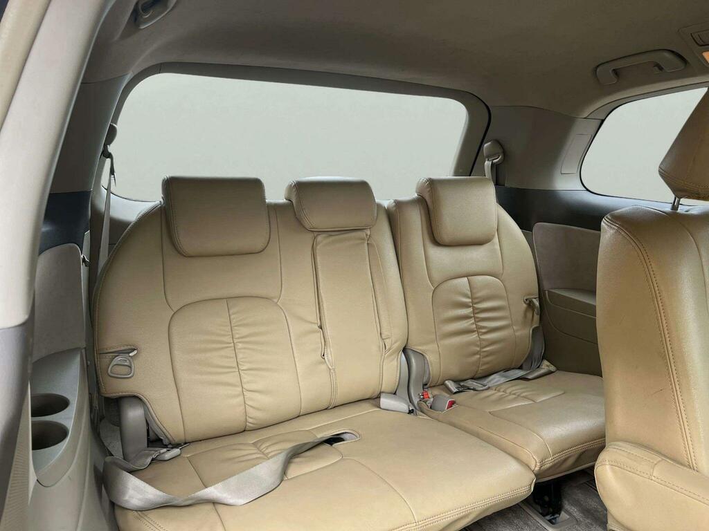 Toyota Estima #29
