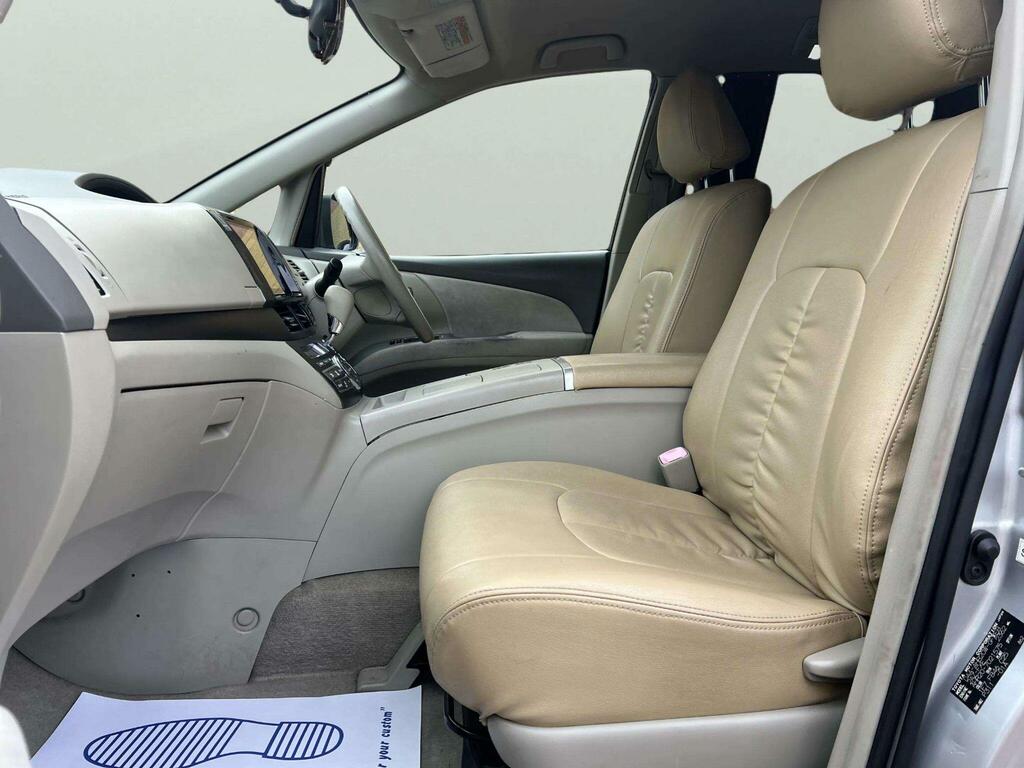 Toyota Estima #26