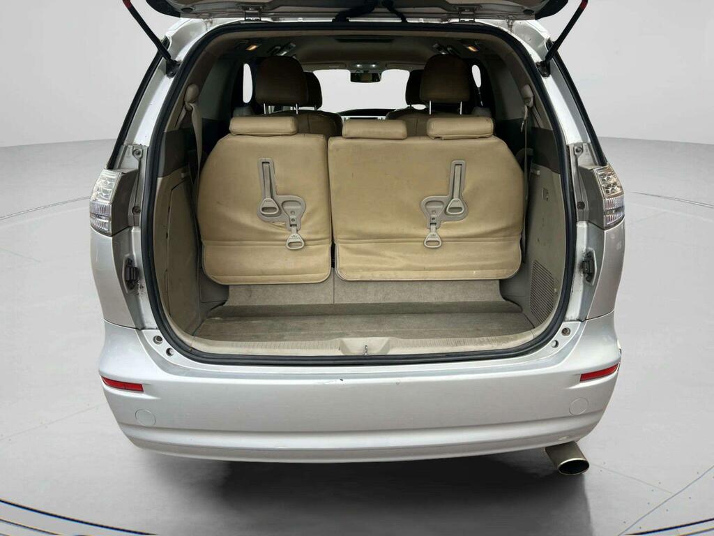 Toyota Estima #10