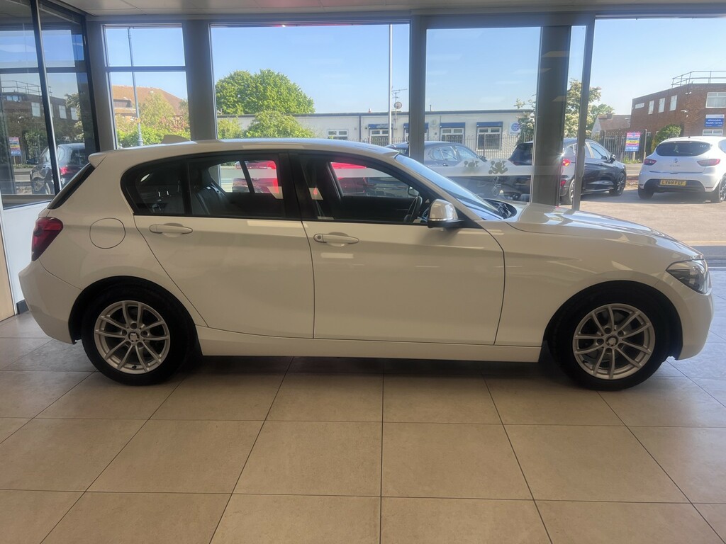 BMW 1 Series Hatchback 1.6 118I Se 5-Door 201212 White #4
