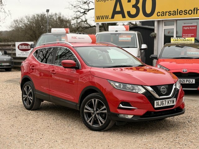 Nissan Qashqai Dig-t N-connecta Euro 6 NJ67KYW Red #2