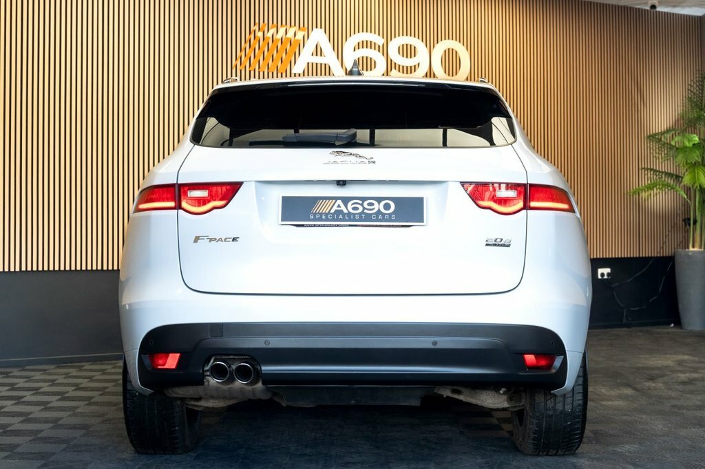 Jaguar F-Pace 2L Chequered Flag CK70GZL White #6