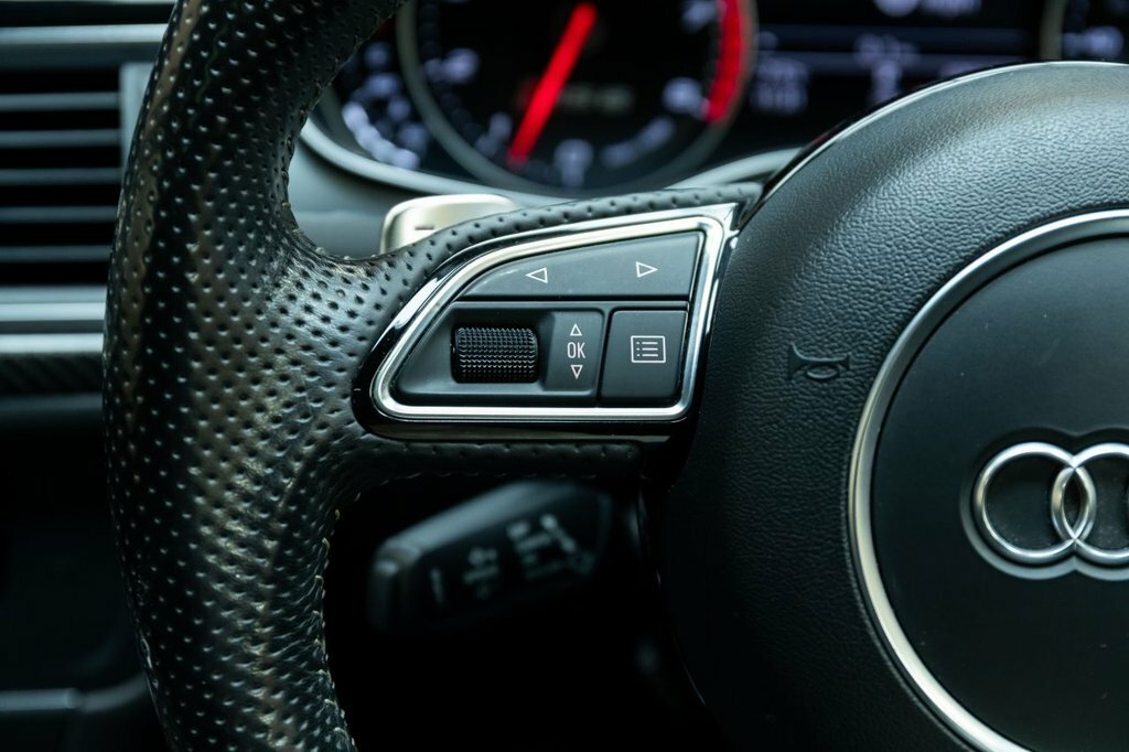 Audi RS6 Avant Estate Black #39
