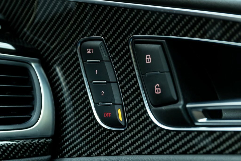 Audi RS6 Avant Estate Black #44
