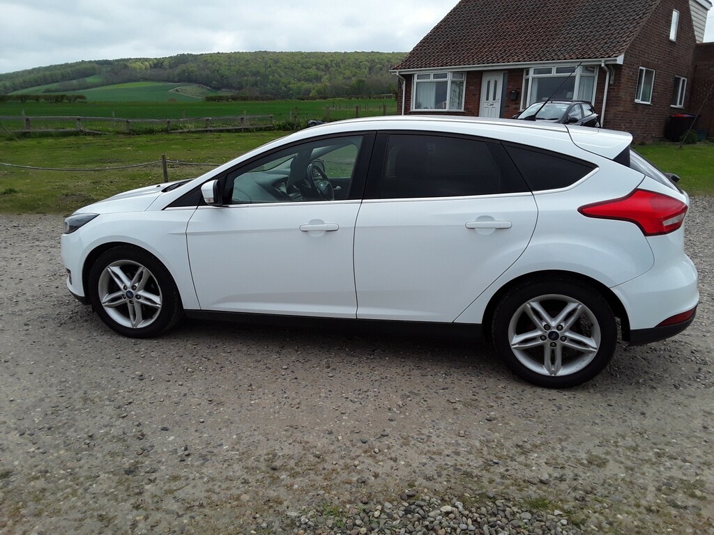 Ford Focus Hatchback 1.5 Tdci Zetec 2016 HX16GJO White #4