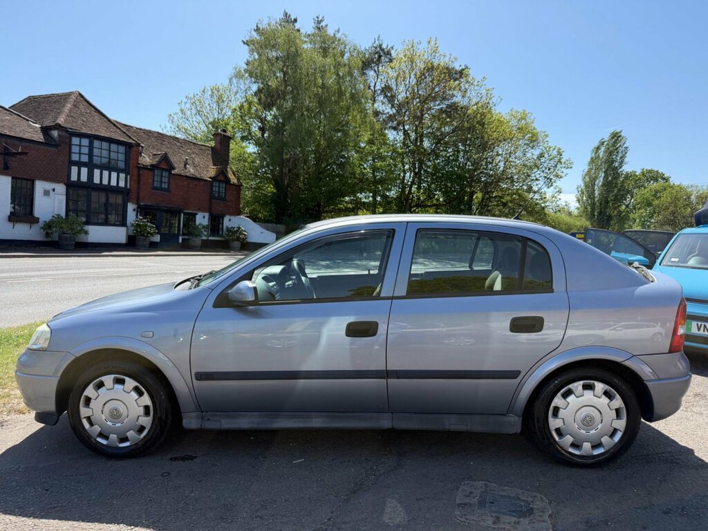 Vauxhall Astra 1.6I Club Red #9