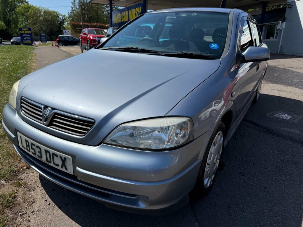 Vauxhall Astra 1.6I Club Red #8