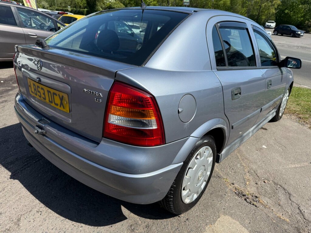 Vauxhall Astra 1.6I Club Red #2