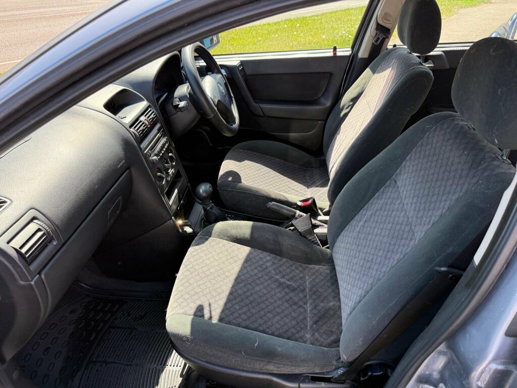 Vauxhall Astra 1.6I Club Red #19