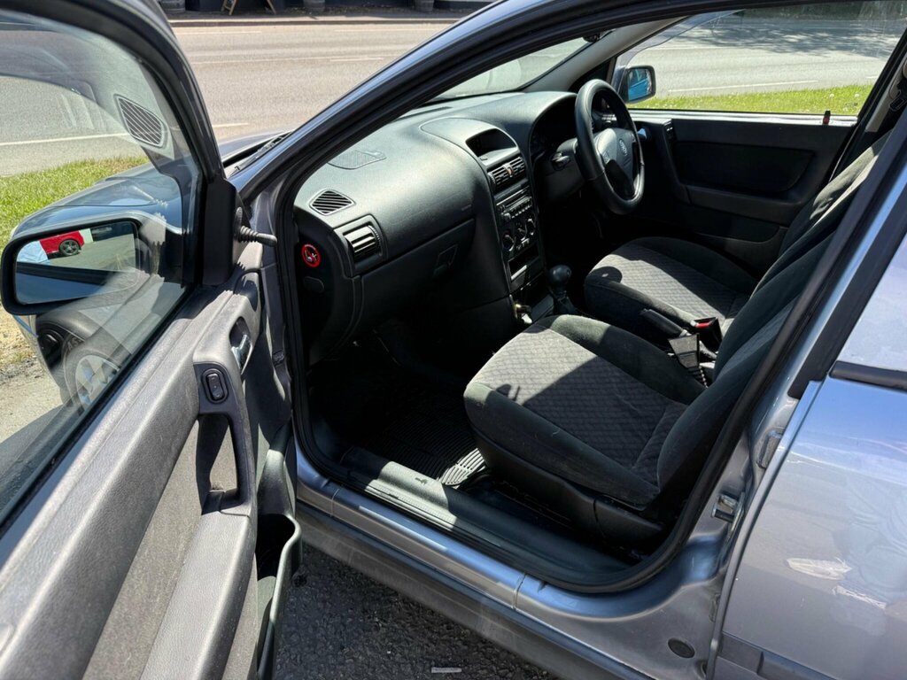 Vauxhall Astra 1.6I Club Red #18