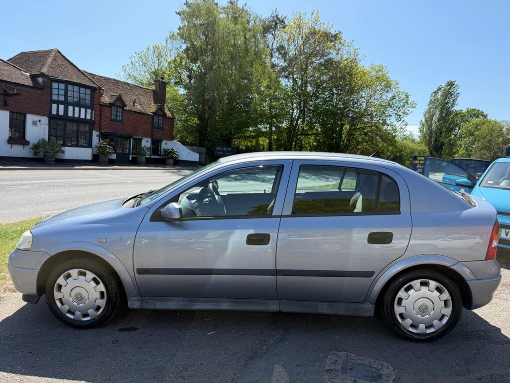 Vauxhall Astra 1.6I Club Red #10