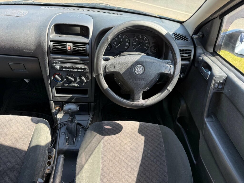 Vauxhall Astra 1.6I Club Red #29