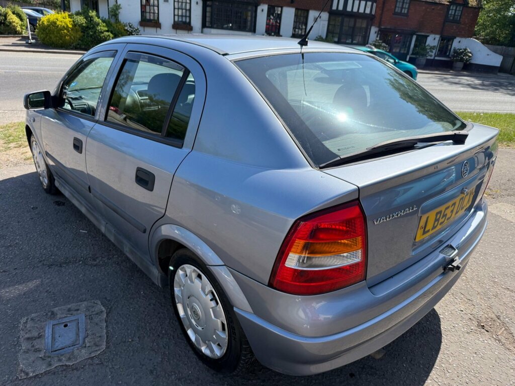 Vauxhall Astra 1.6I Club Red #12
