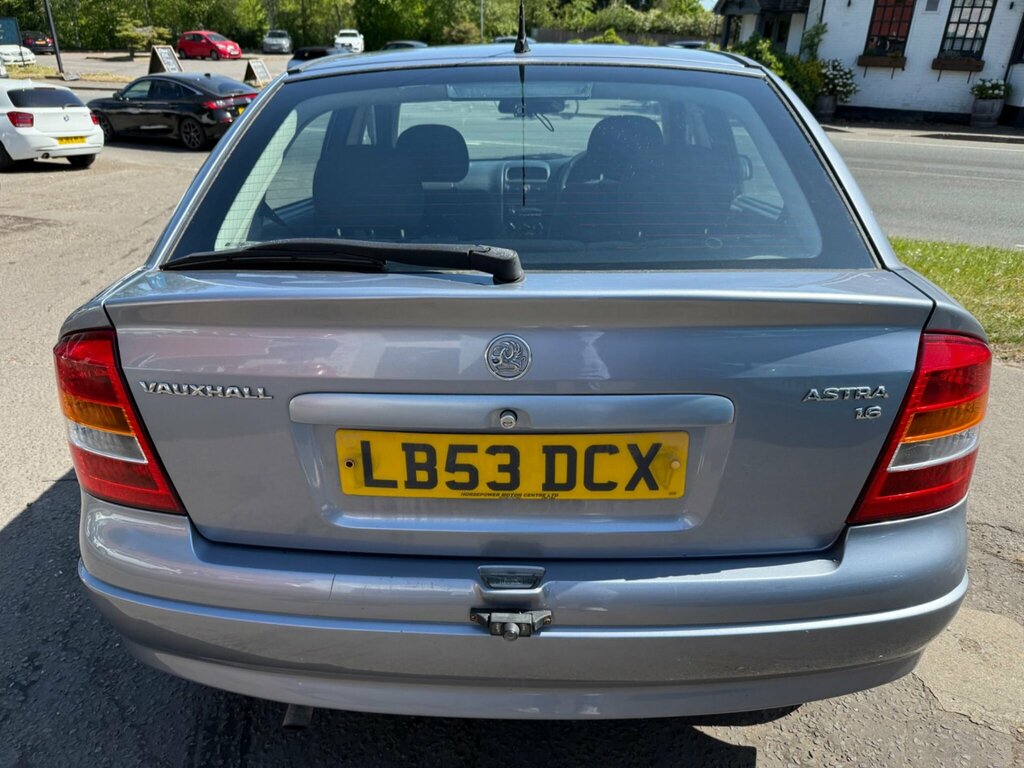 Vauxhall Astra 1.6I Club Red #5