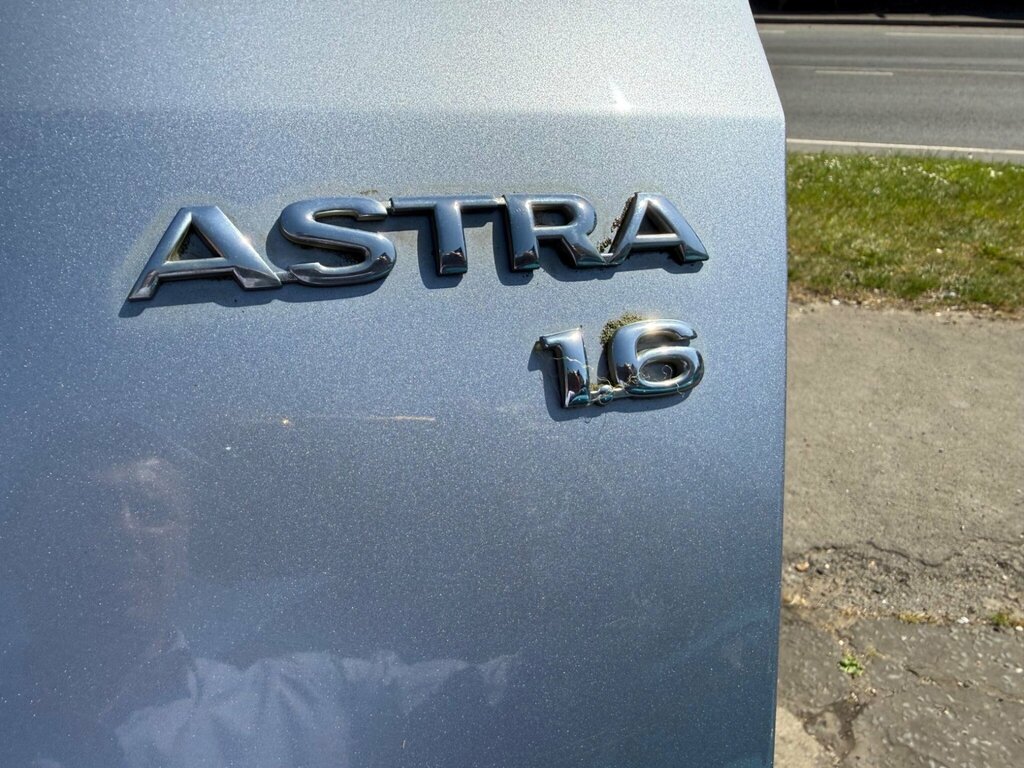 Vauxhall Astra 1.6I Club Red #25