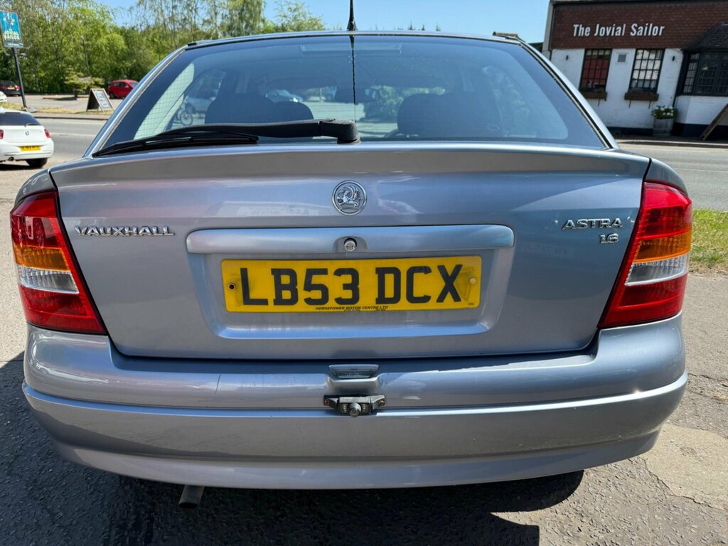 Vauxhall Astra 1.6I Club Red #4