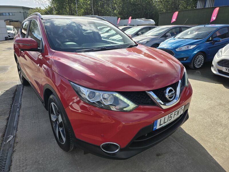 Nissan Qashqai 1.5-Qashqai-n-tec-dci-5dr Red