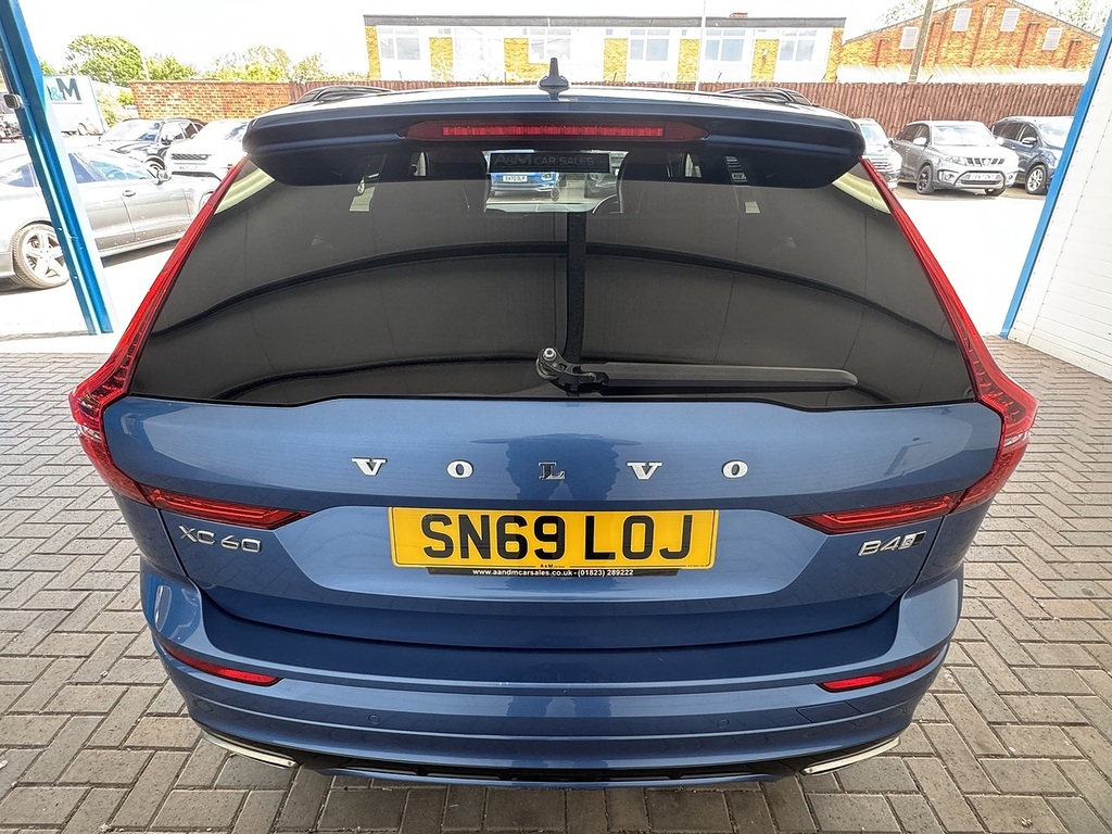 Volvo XC60 B4 Mhev R-design U15491467 Ulez SN69LOJ Blue #4