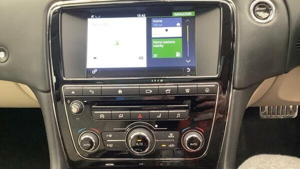 Jaguar XJ D V6 Luxury Red #12