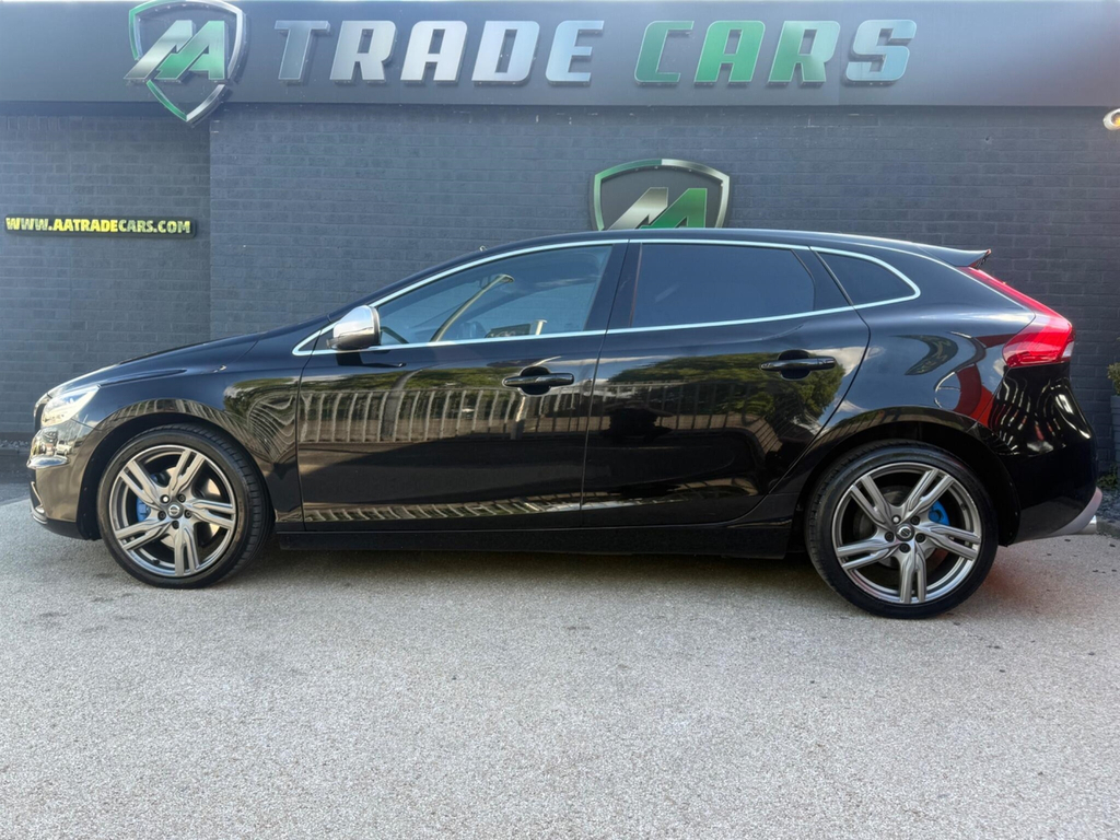 Volvo V40 D4 R-design Pro Black #4