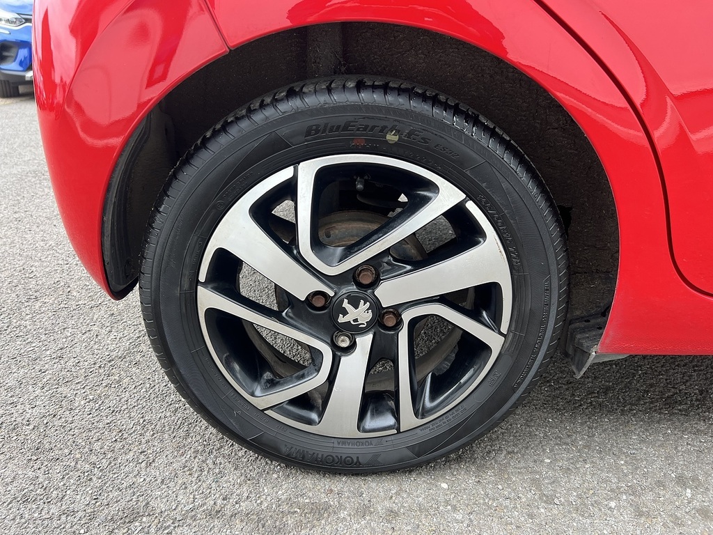 Peugeot 108 1.2 Puretech Allure Top Euro 6 KR66XJK Red #5