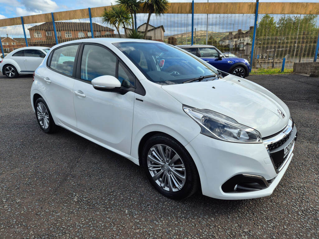 Peugeot 208 1.2 Puretech 82 Signature Start Stop CSZ6044 White #2