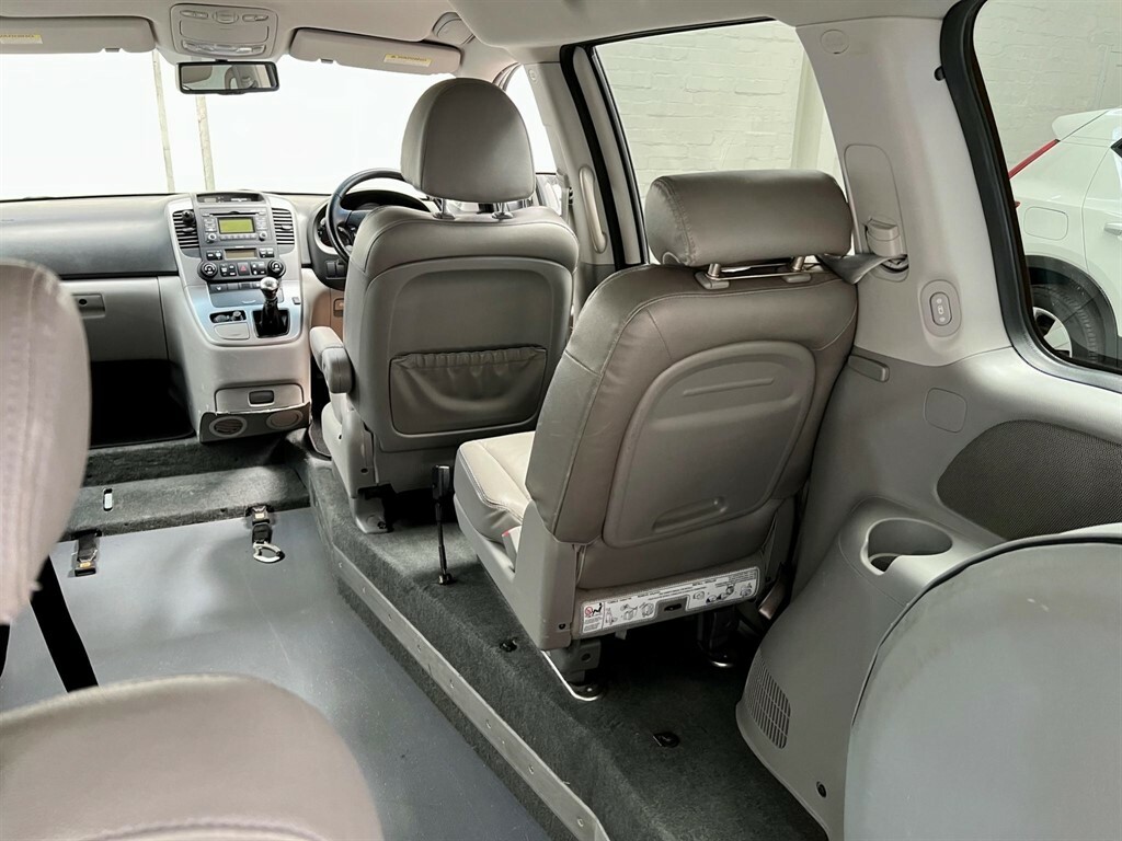 Kia Sedona 2 Black #19