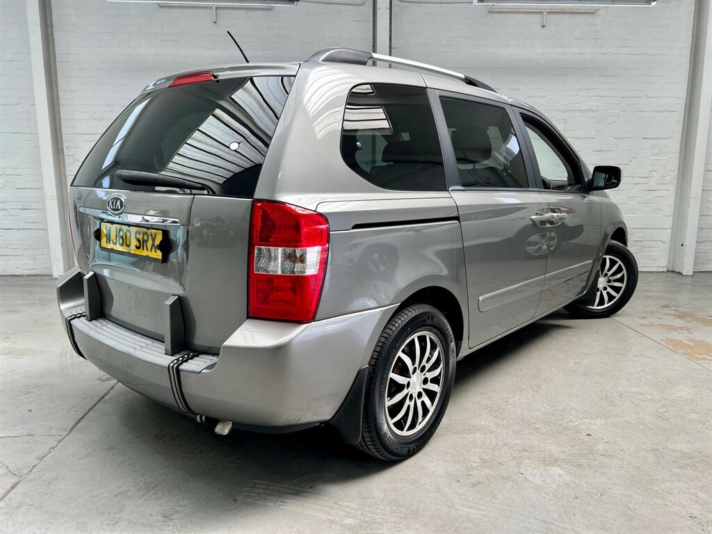 Kia Sedona 2 Black #25