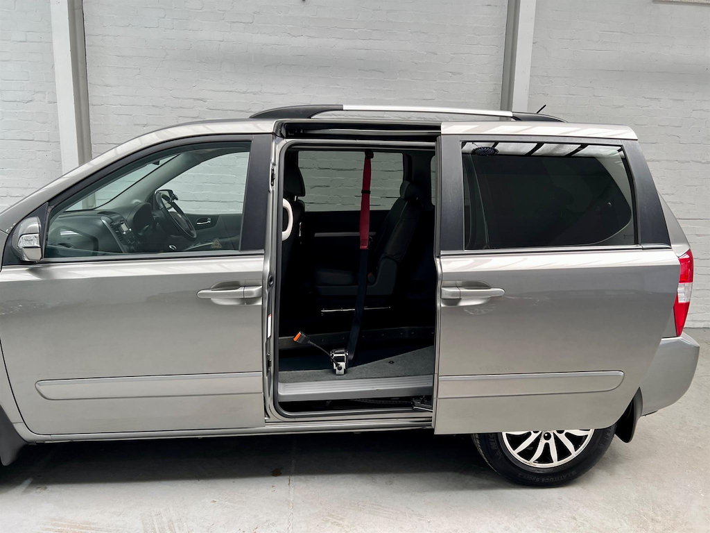 Kia Sedona 2 Black #15