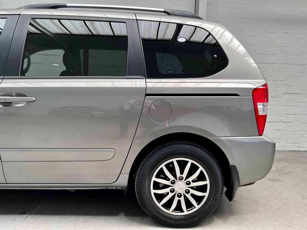 Kia Sedona 2 Black #31
