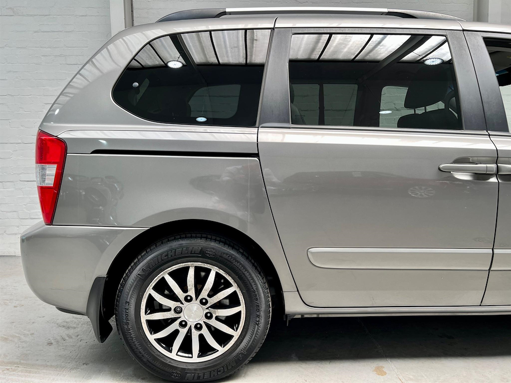 Kia Sedona 2 Black #40