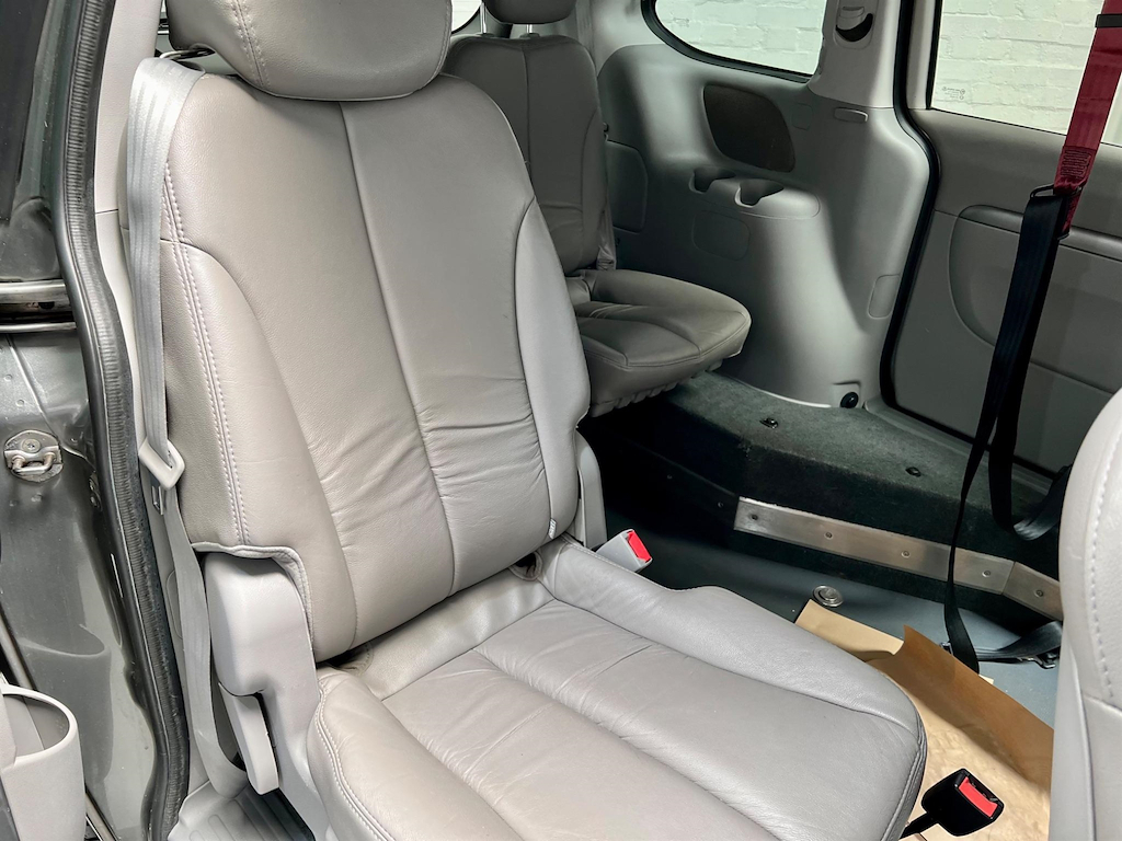 Kia Sedona 2 Black #48