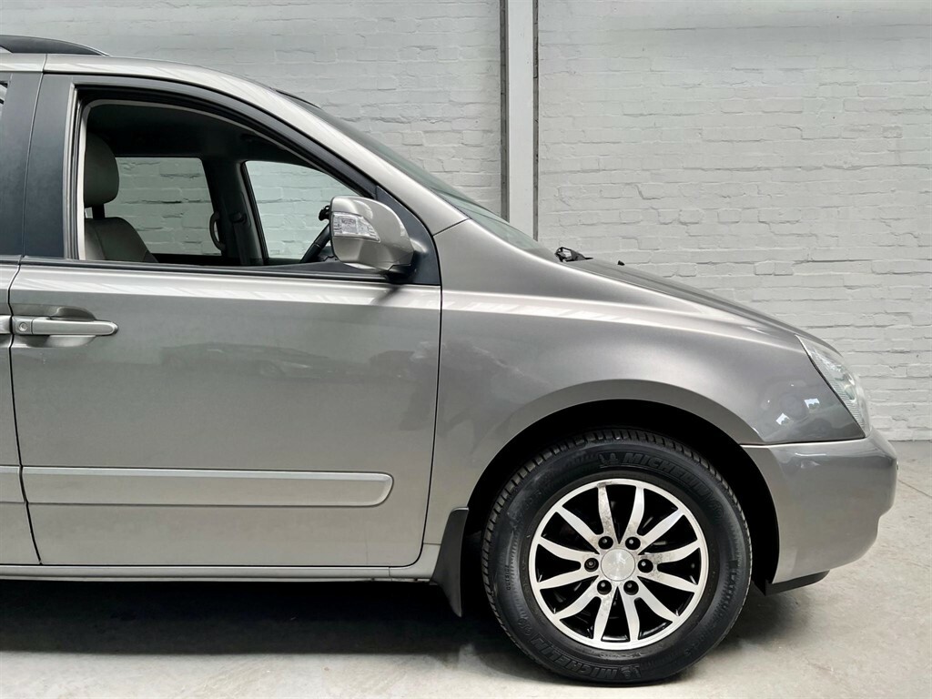 Kia Sedona 2 Black #41
