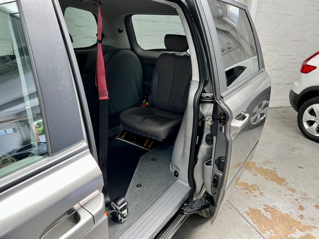 Kia Sedona 2 Black #33
