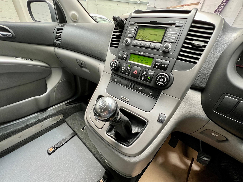Kia Sedona 2 Black #28
