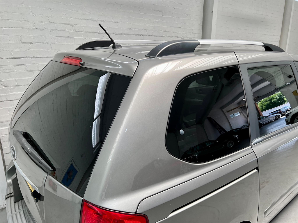 Kia Sedona 2 Black #43