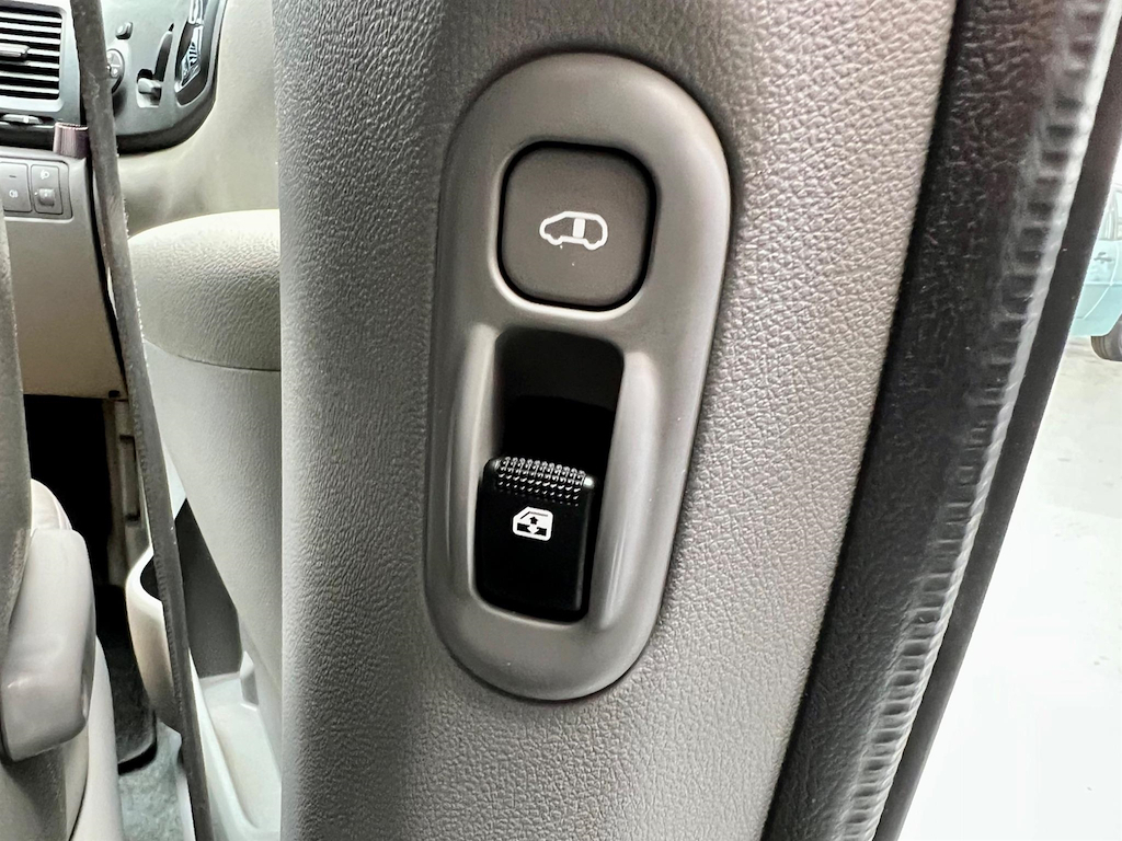Kia Sedona 2 Black #47