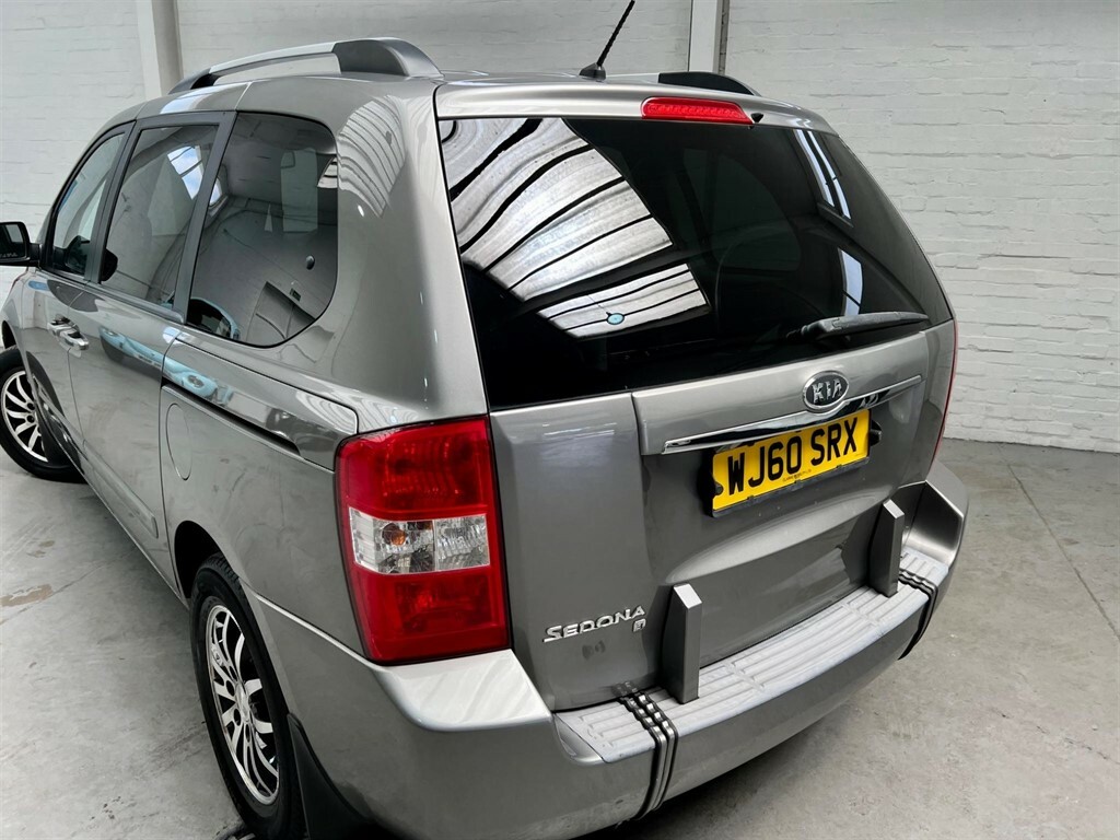 Kia Sedona 2 Black #42