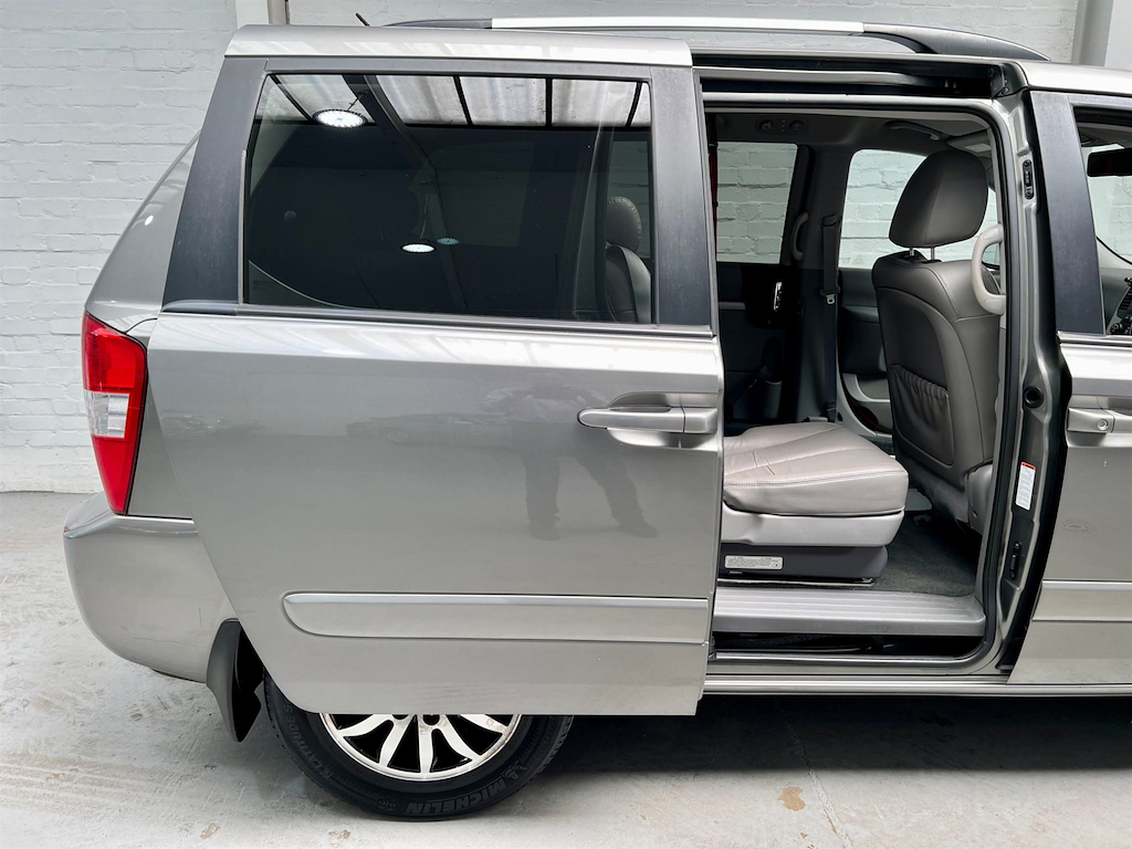 Kia Sedona 2 Black #45