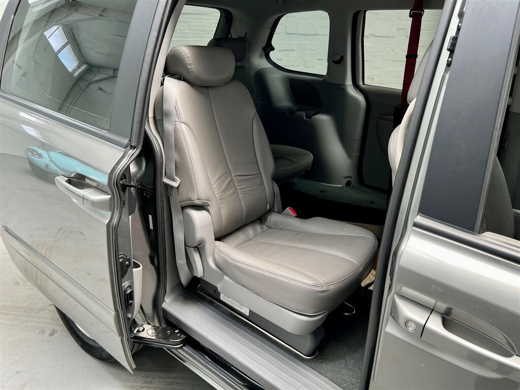 Kia Sedona 2 Black #49