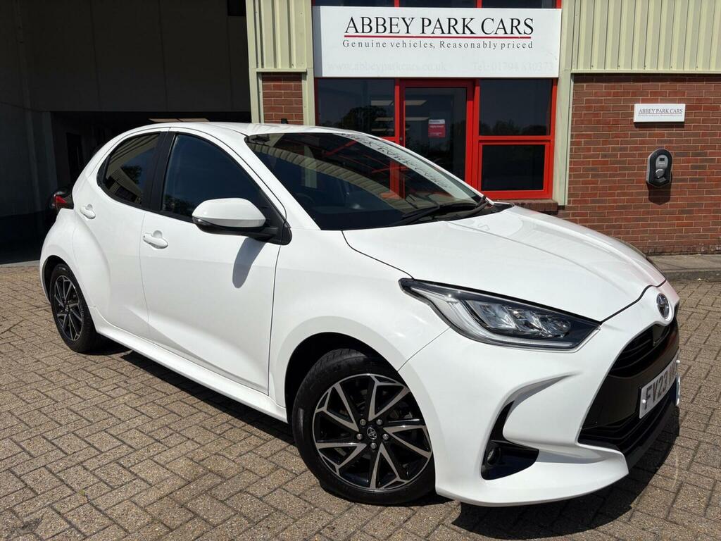 Toyota Yaris Hatchback 1.5 Vvt-h Design E-cvt Euro 6 Ss White