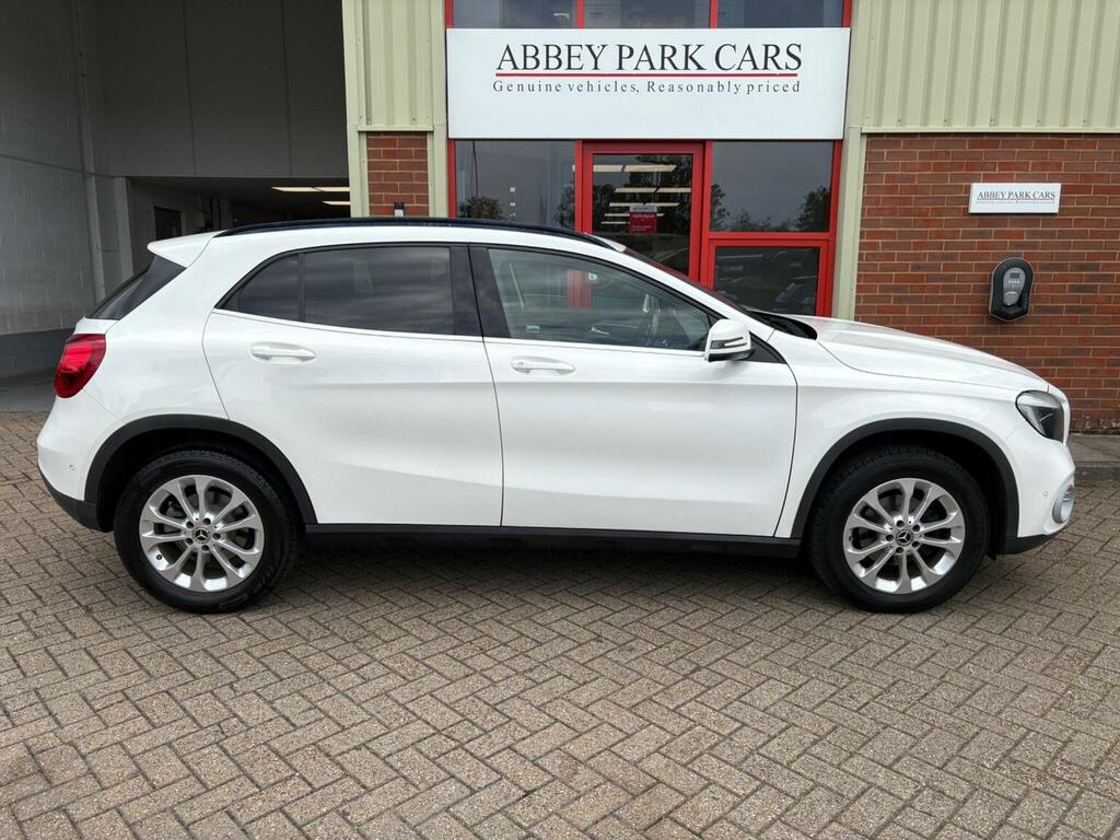 Mercedes-Benz GLA Class Suv 1.6 Gla200 Se Executive Euro 6 Ss 20 LY68JDO White #2