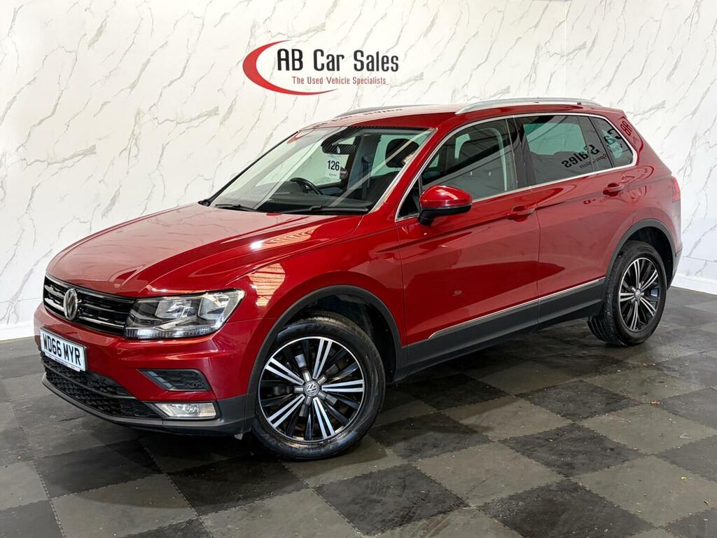 Volkswagen Tiguan 2.0 Tdi Bluemotion Tech Se Navigation Dsg 4Motion Red