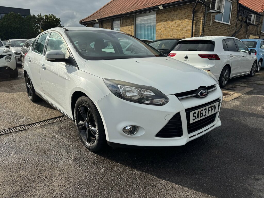 Ford Focus 1.6 Zetec Hatchback Euro 5 105 SA63FPV White #3