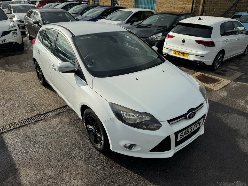 Ford Focus 1.6 Zetec Hatchback Euro 5 105 SA63FPV White #2