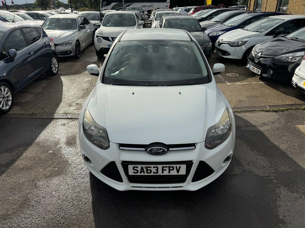 Ford Focus 1.6 Zetec Hatchback Euro 5 105 SA63FPV White #4