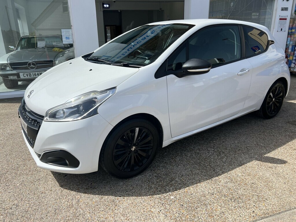 Peugeot 208 Puretech Black Edition HW17HWV White #5