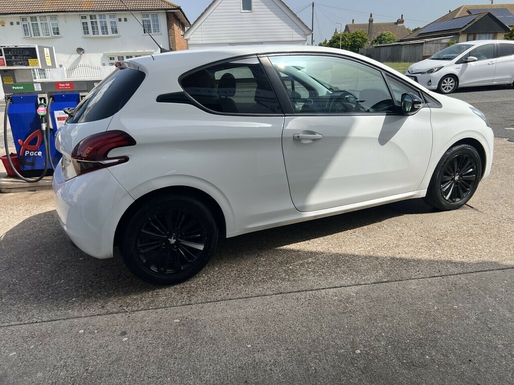 Peugeot 208 Puretech Black Edition HW17HWV White #2