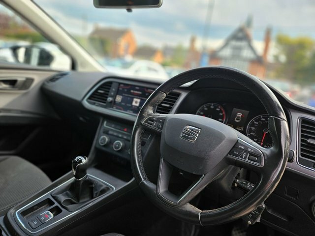 Seat Leon 1.2 Tsi Se Dynamic Technology Hatchback KS18TMV Black #2